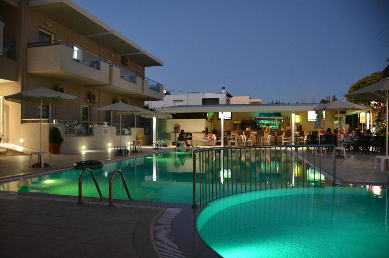 Christina Hotel Adelianos Kampos Extérieur photo