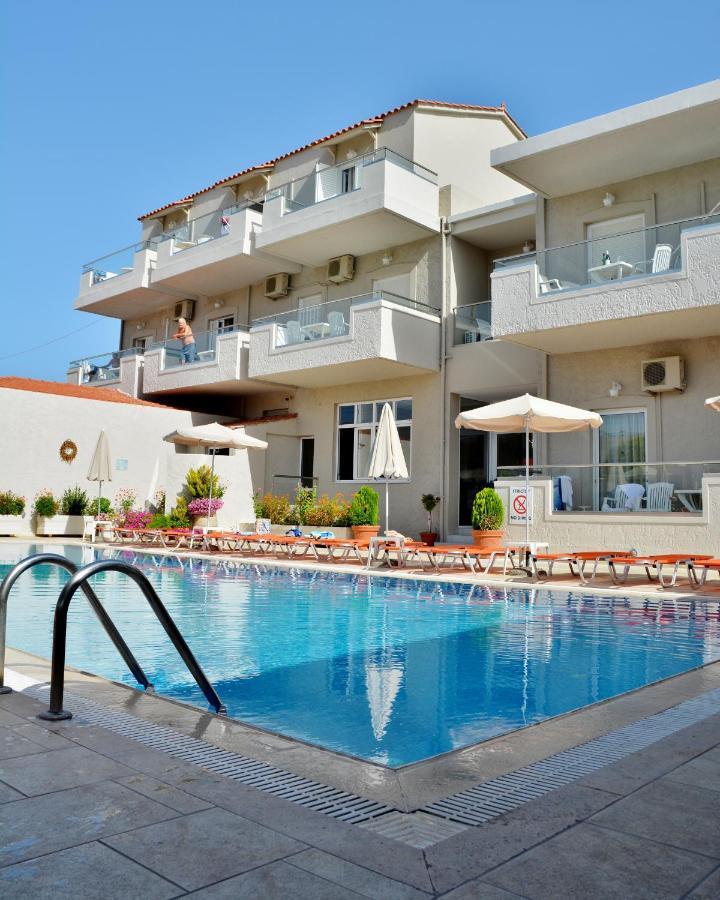 Christina Hotel Adelianos Kampos Extérieur photo